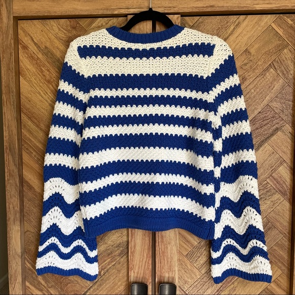 SOLD 🛍 NWT Alice + Olivia Alivia Bell-Sleeve Crochet Sweater size S - Picture 3 of 4